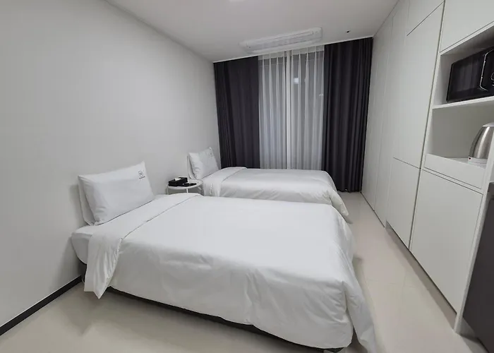 W Hall Apartment