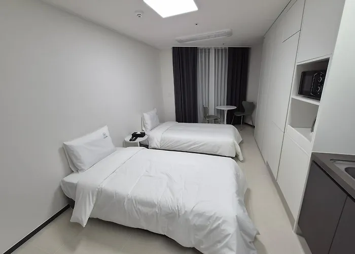 Apartment W Hall *