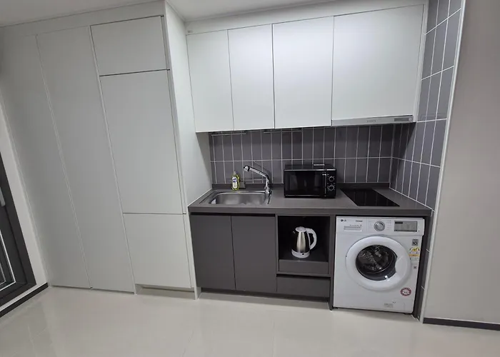 Apartment W Hall