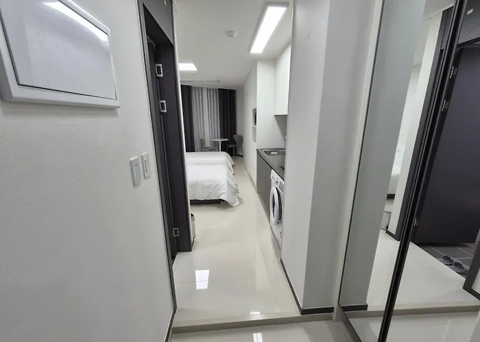 W Hall Apartment *