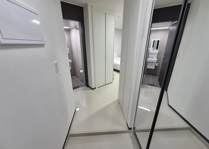 W Hall Apartment *