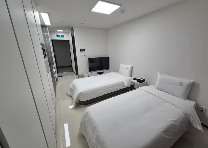 Apartment W Hall *