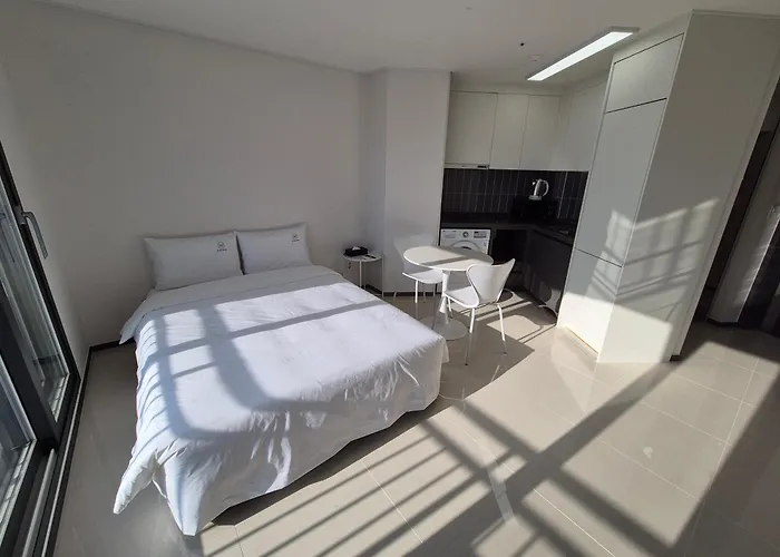 W Hall Apartment