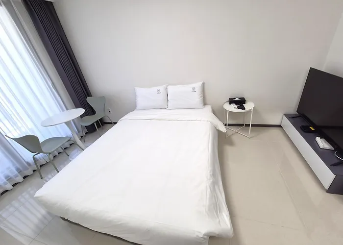 Apartment W Hall