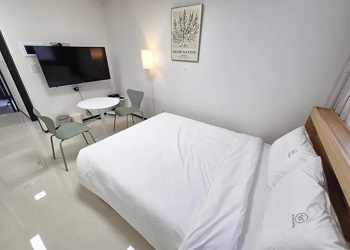 Apartment W Hall *