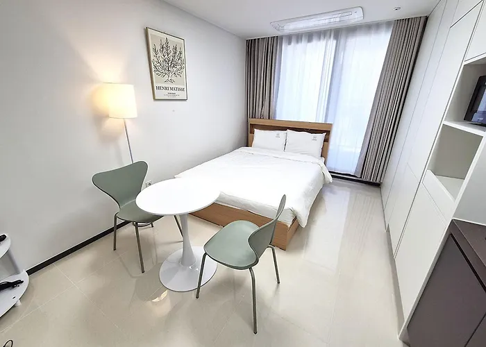 W Hall Apartment